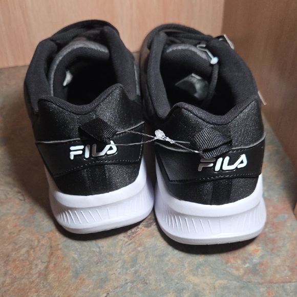 Fila Women's Black and Gray Athletic Shoes - Picture 5 of 8